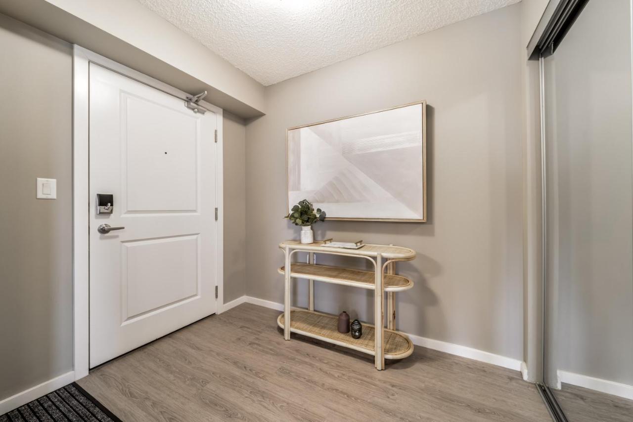 Peaceful Oasis Condo, Ac, Top Floor, Secure Ug Parking, Balcony, King Bed! Edmonton Exterior photo