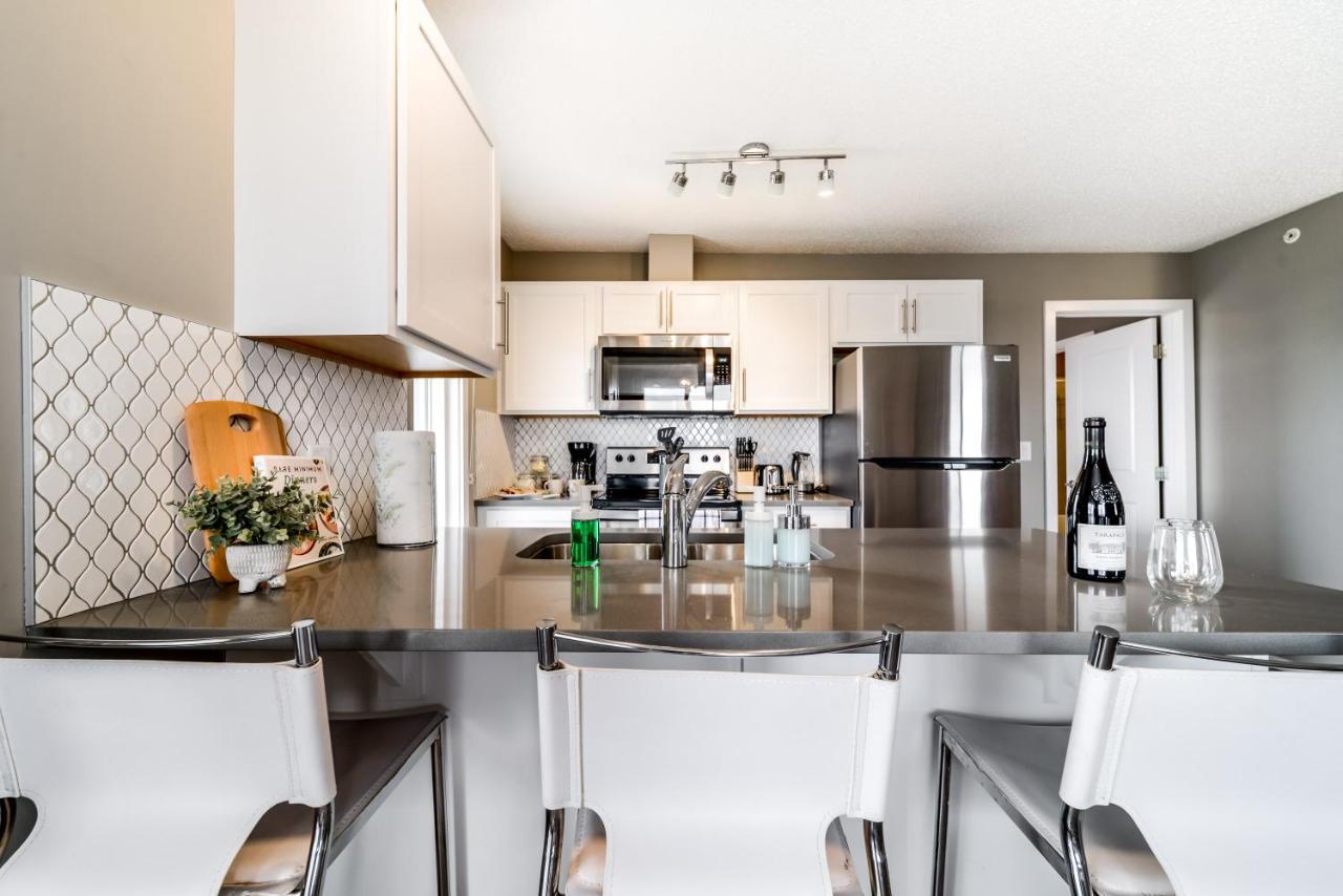 Peaceful Oasis Condo, Ac, Top Floor, Secure Ug Parking, Balcony, King Bed! Edmonton Exterior photo